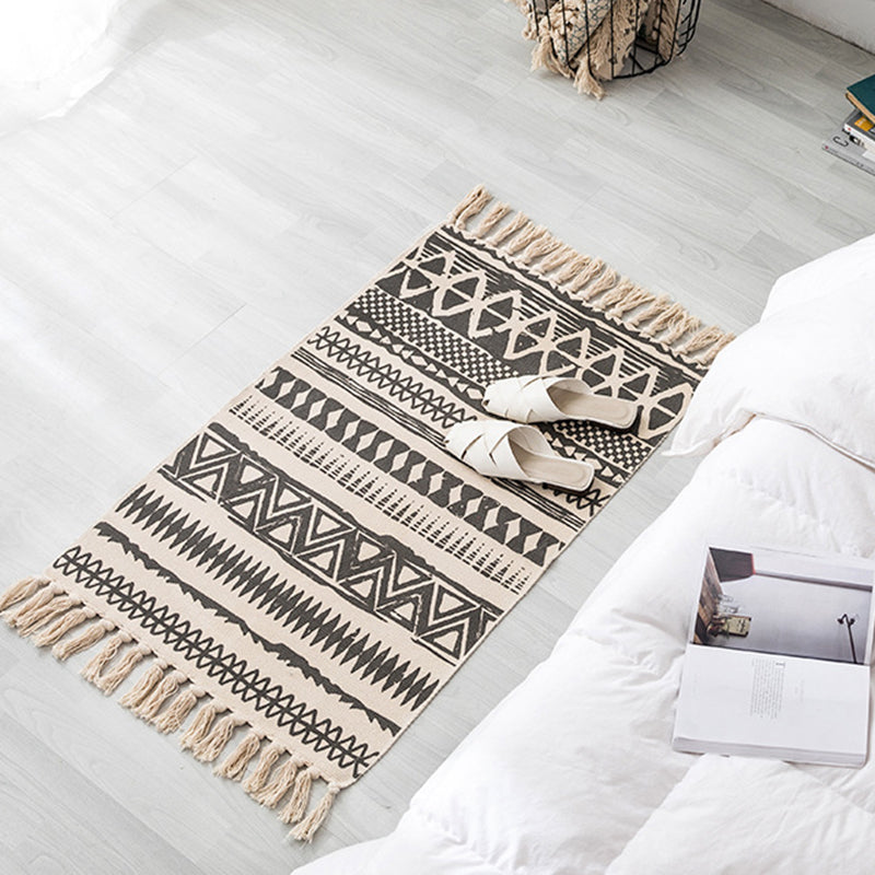 Beige Bohemian Rug Cotton Ethnic Pattern Carpet Fringe Indoor Rug for Home Decoration