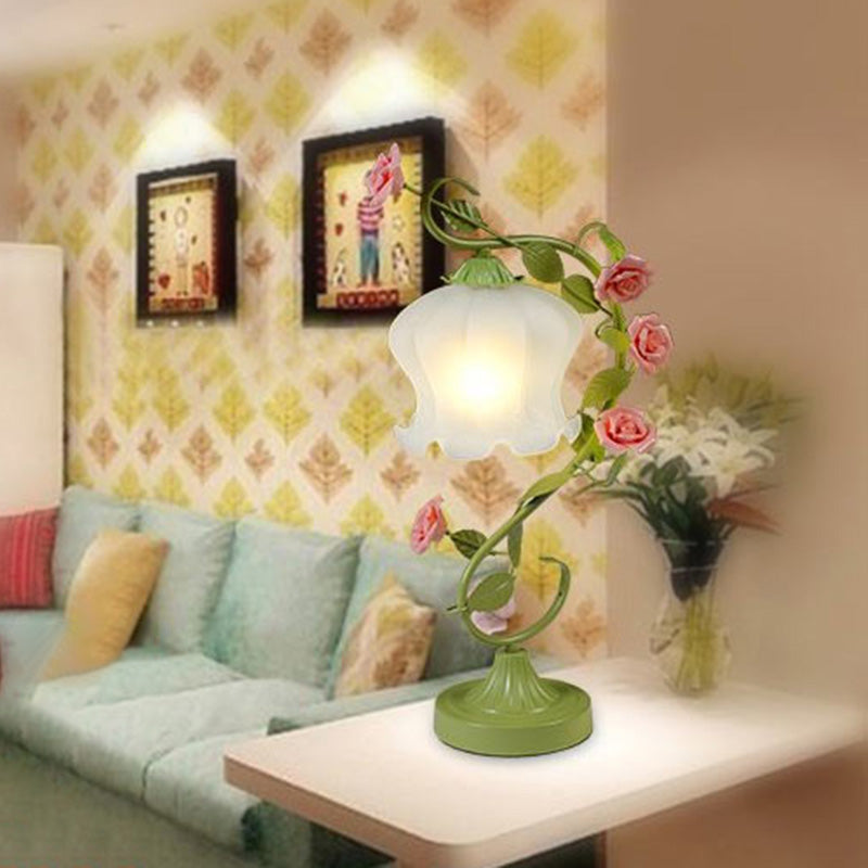 1 Bulb Floral Table Lamp Traditional White/Green Frosted White Glass Night Light for Living Room