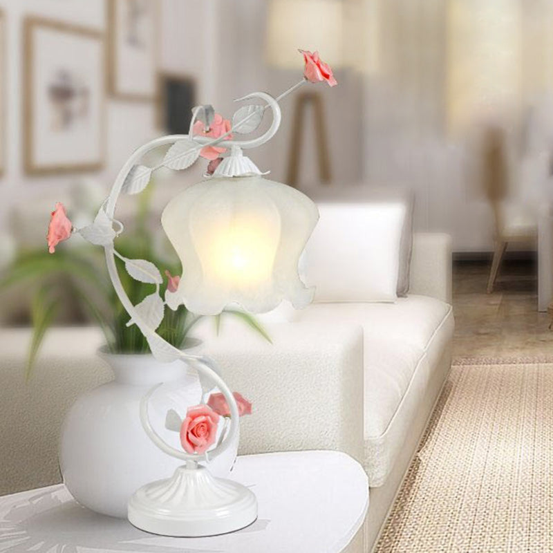 1 Bulb Floral Table Lamp Traditional White/Green Frosted White Glass Night Light for Living Room