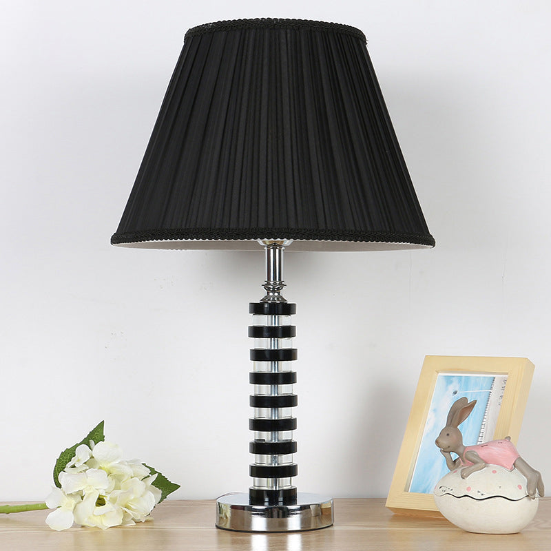 Lampada da tavolo a botte singola Bulbo Light Rustic Black Fabric Night Lampada per camera da letto con cristallo deco