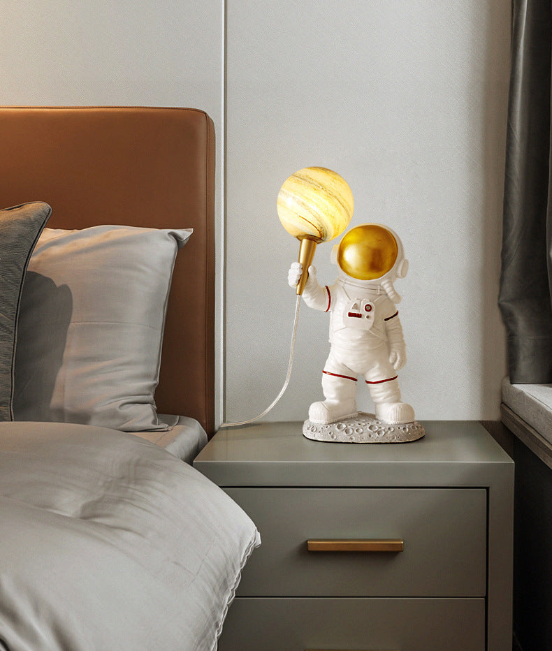 Spaceman de lampe de nuit à 1 lumière pour enfants et table de table de planète avec une teinte en verre