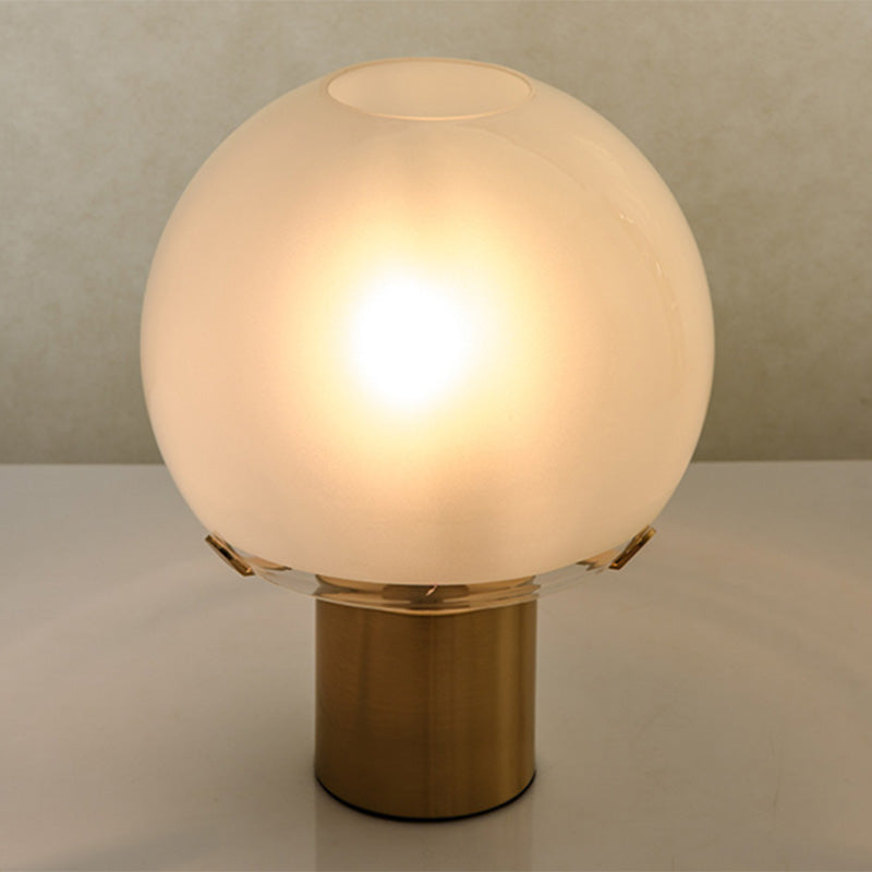 Lampe de table de lanterne noire Postmoderne 1 Light Ivory Glass Nightstand Light