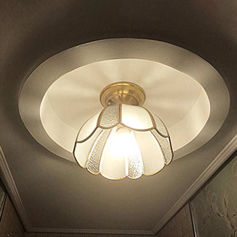 Bowl -plafond gemonteerd armatuur simplistisch goud glas dicht bij plafondverlichting