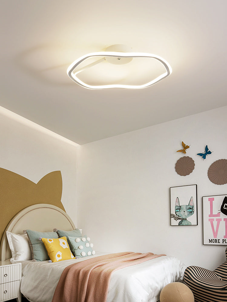 Metallminimalismus 1-Licht-Flush-Halter-Lampe Lineares Spülen Deckenlicht für Schlafzimmer