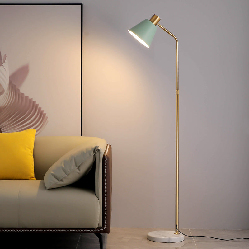 Minimalistische konische Schattenstock-Lampe Metall 1-Licht Wohnzimmer stehende Licht