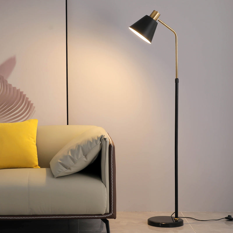 Minimalistische konische Schattenstock-Lampe Metall 1-Licht Wohnzimmer stehende Licht