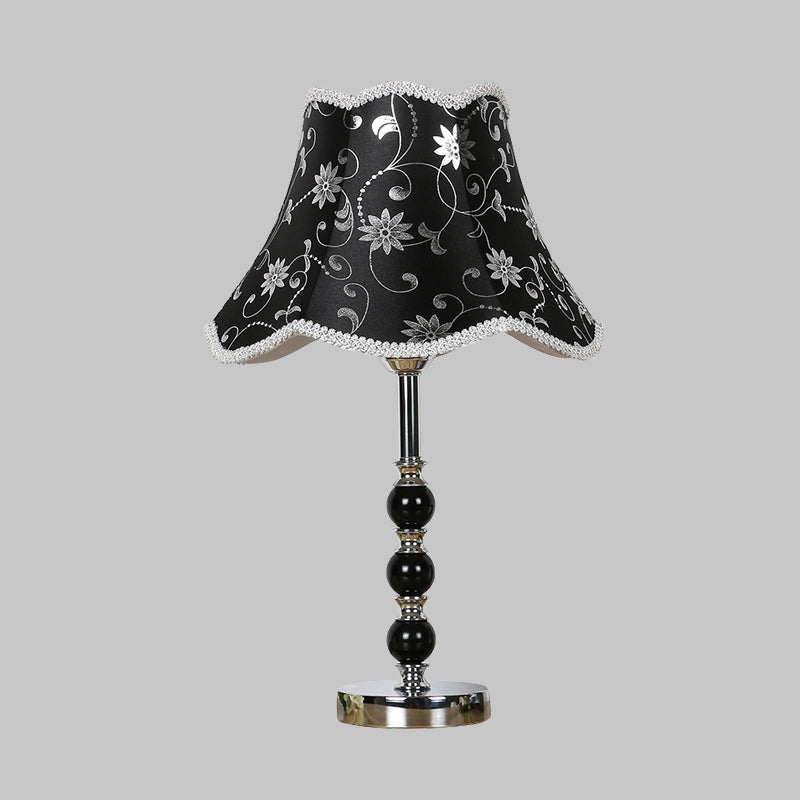 1 Light Crystal Table Lampe Countryside Black Sacalloped Bedroom Night Light avec motif de fleurs