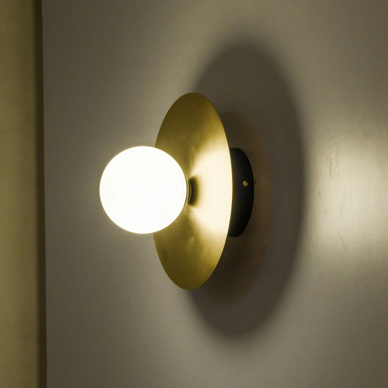 1 Lampen Badezimmer Wandlampe Modernismus Gold LED Wandleuchte Leuchten mit kugelförmiger weißer Glasschatten