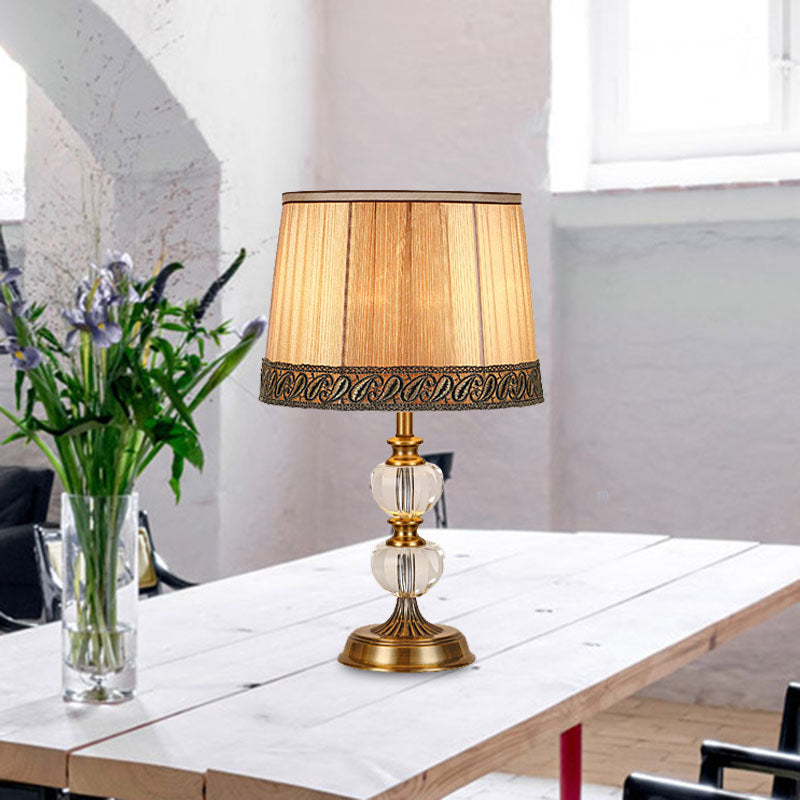 Tambour rustique lumière de nuit simple lampe de table en tissu de bulbe en beige pour chambre à coucher avec une boule de cristal