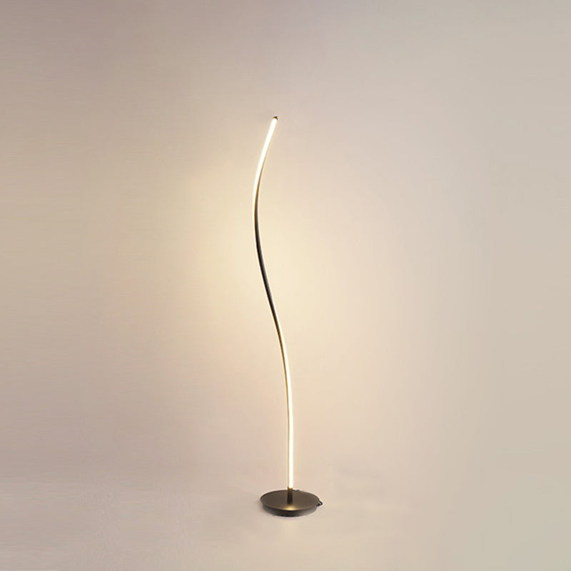 Curvaceous Floor Lamp Artistic Metal Living Room LED Standing Floor Lamp