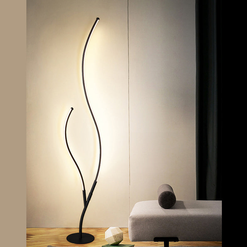 Curvaceous Floor Lamp Artistic Metal Living Room LED Standing Floor Lamp