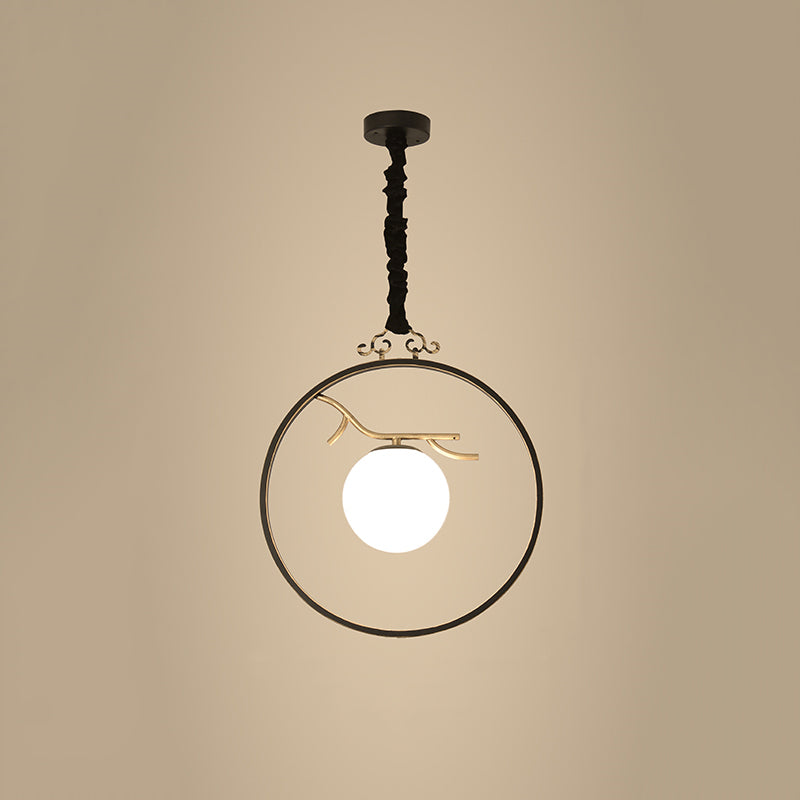 Pendante globe de verre blanc avec cage métallique, lampe suspendue à 1 lumière de style chinois