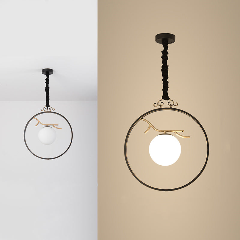 Pendante globe de verre blanc avec cage métallique, lampe suspendue à 1 lumière de style chinois