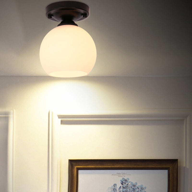 Assayage de plafond en métal blanc avec une teinte en verre Style traditionnel 1 Lumière Mount