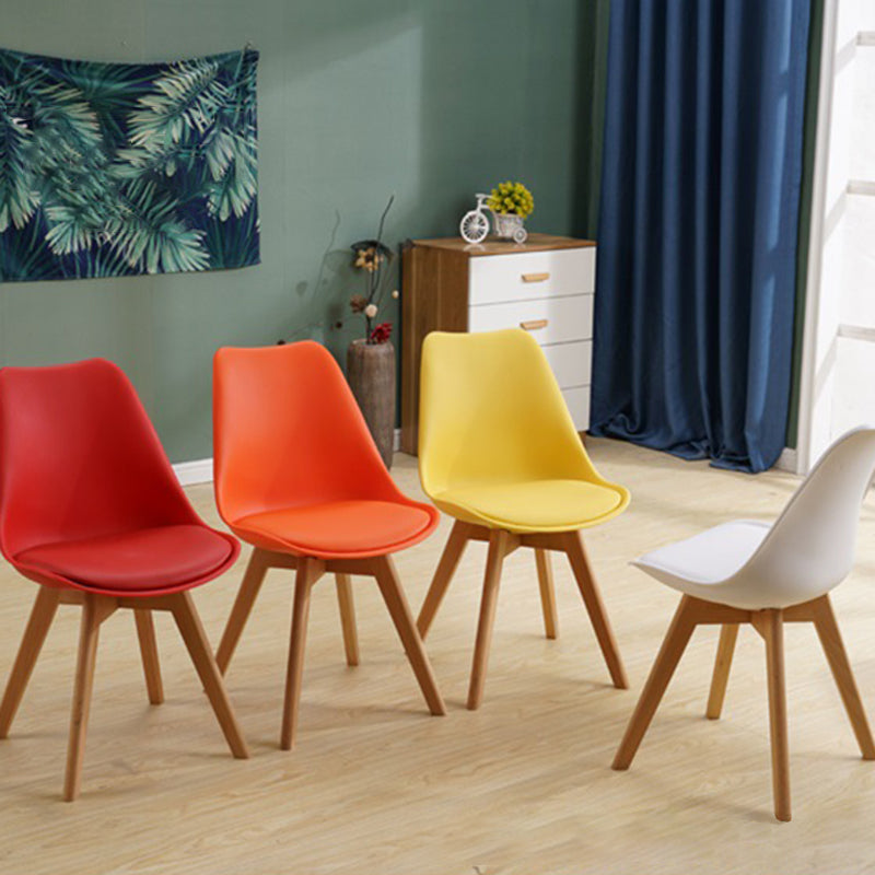 Scandinavian Home Side Chair Indoor Solid Back Plastic Dining Room Chair with Wood Legs