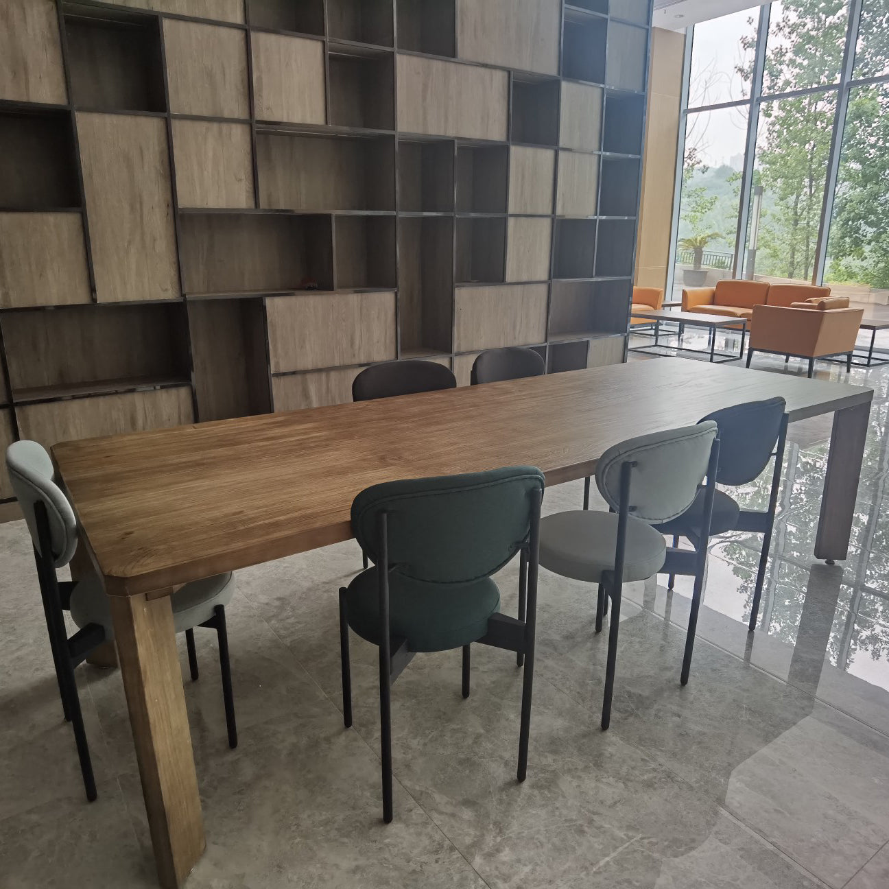 Zeitgenössischer Esstisch Massivholz Tisch mit 4 Beinen zum Esszimmer