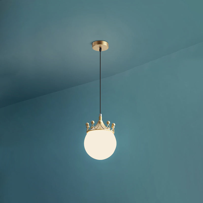 Style de luxe à 1 lumière Lumière suspendue, luminaire pendentif globe en verre blanc avec couronne