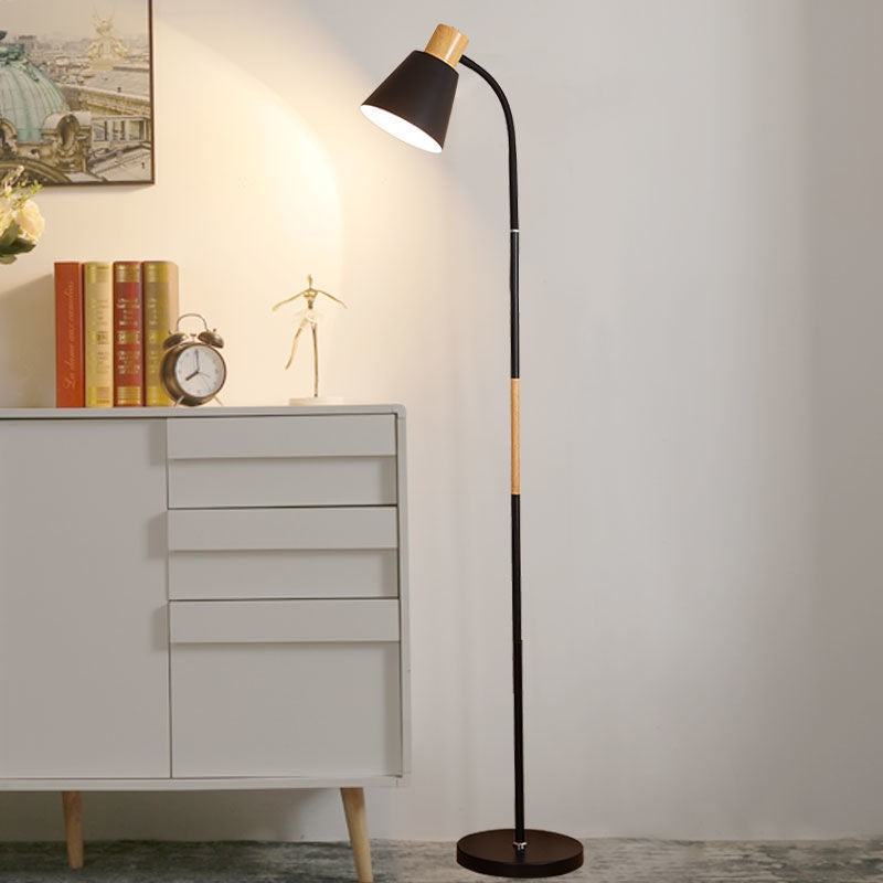 Lampada da pavimento cono moderno nordico 1 luce da pavimento in ferro battuto per soggiorno