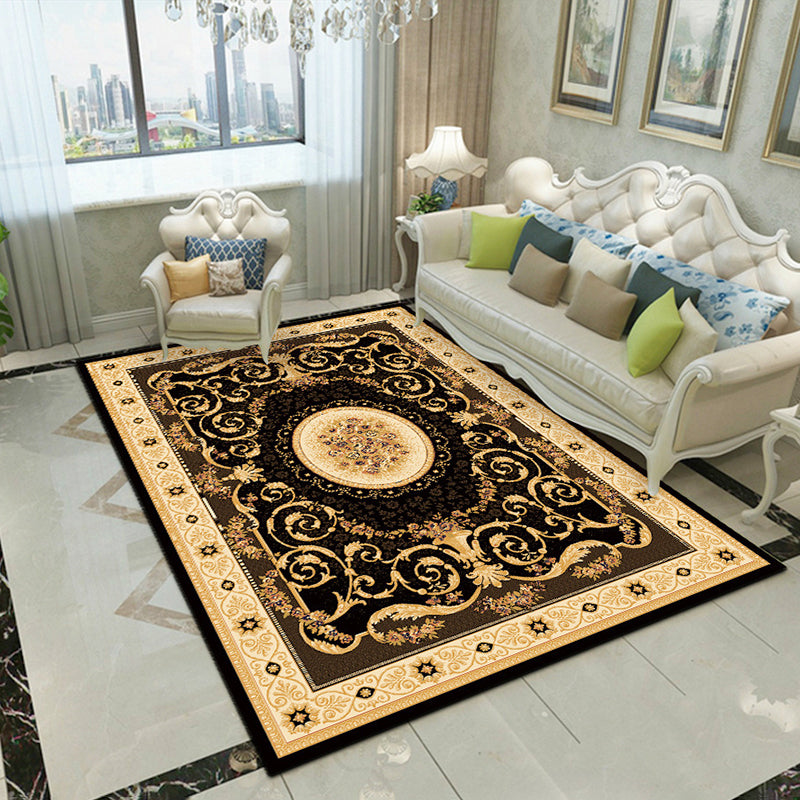 Beige Retro Carpet Polyester Graphic Carpet Non-Slip Backing Carpet for Living Room