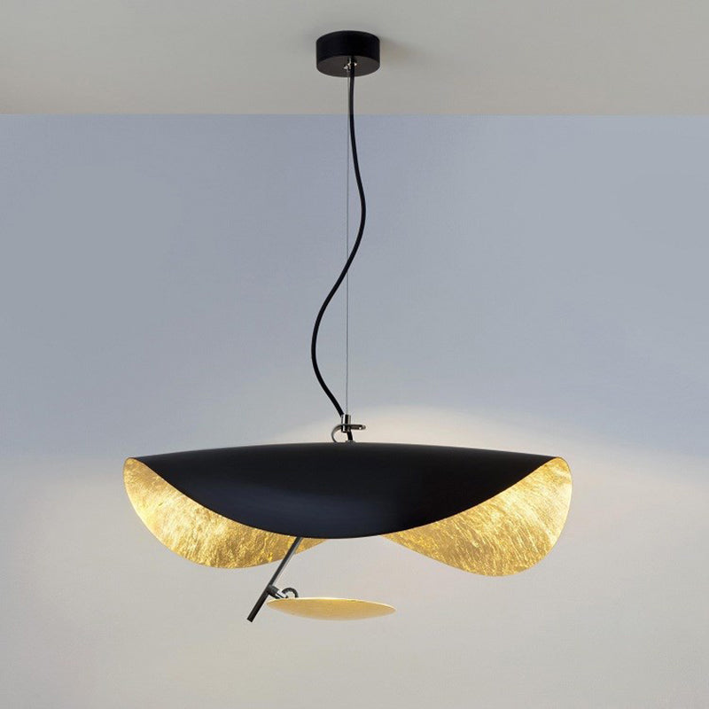 Lampe suspendue à LED noire et or dans un pendentif en fer forgé de style créatif moderne pour le salon