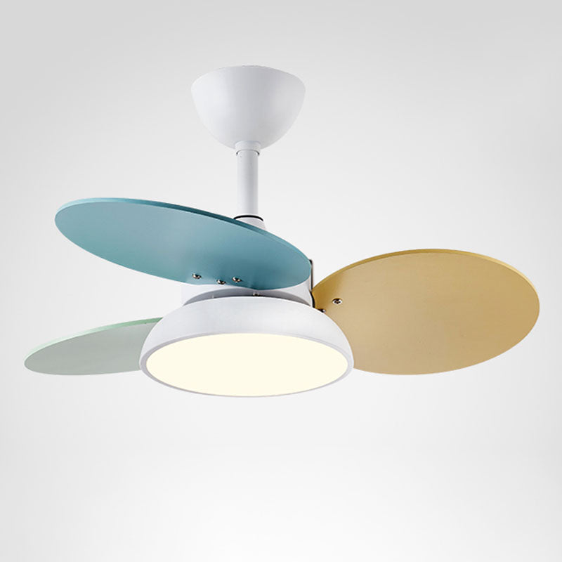 Chandelier de ventilateur en fer forgé pour enfants à LED artistique avec lame en bois colorée