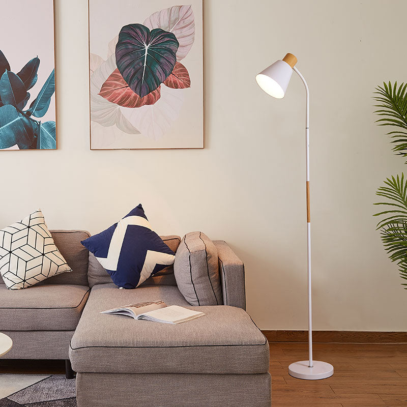 Lampada da pavimento del soggiorno conico Metallic Minimalista a bulbo singolo Luce