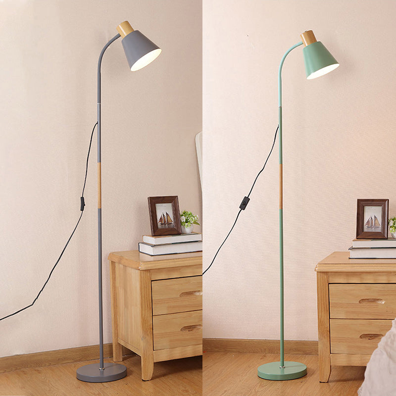 Lampada da pavimento del soggiorno conico Metallic Minimalista a bulbo singolo Luce