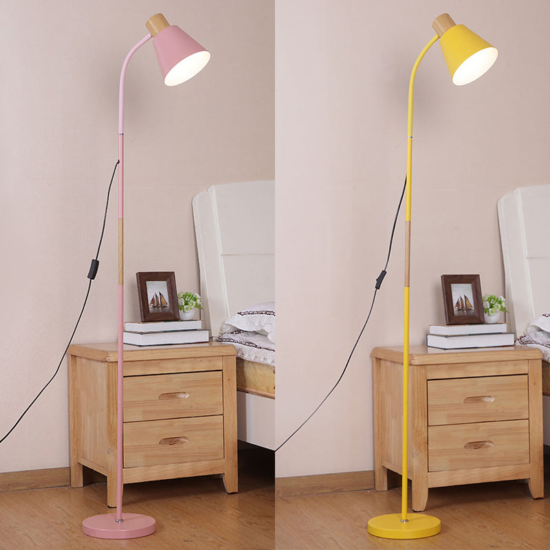 Lampada da pavimento del soggiorno conico Metallic Minimalista a bulbo singolo Luce