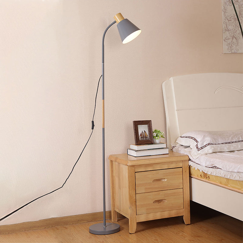 Lampada da pavimento del soggiorno conico Metallic Minimalista a bulbo singolo Luce