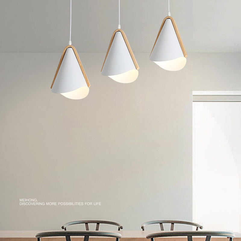 Cone Shade 3 Lights Modern Simple LED Style suspendu plafonniers en blanc