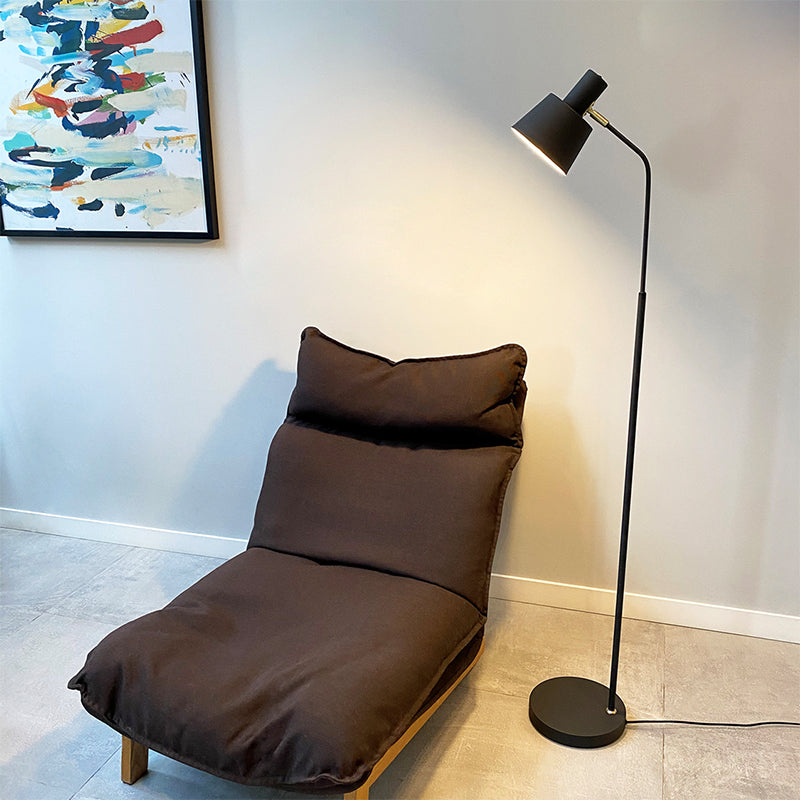 Black Conined Shade Floor Light Nordic Nordic Metallic Standing Lampe avec joint réglable