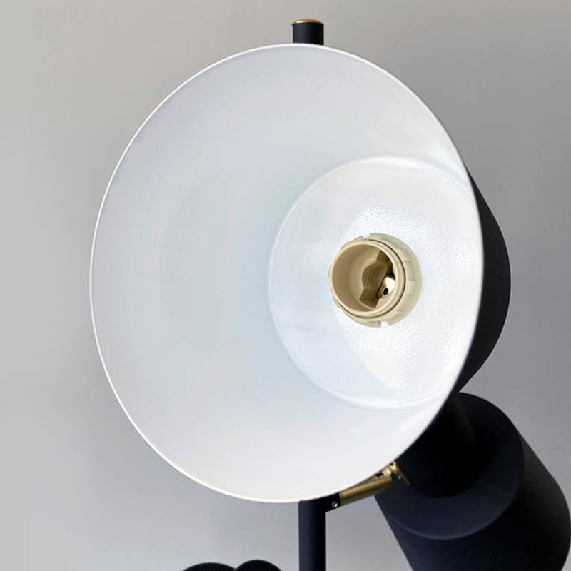 Black Tapered Schattenbodenbeleuchtung Nordischer Stil Metallic Stehlampe mit verstellbarer Gelenk