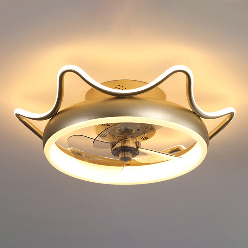 Lámpara de ventilador circular de acabado dorado Simplicidad de metal LED Semi Flush-montaje para dormitorio para dormitorio