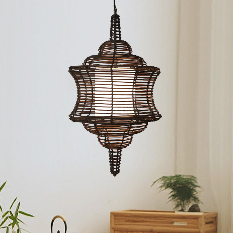 Lampada a soffitto Curvy Asia Rattan 1 Bulbo caffè appeso a sospensione con tonalità tubolare bianca interna