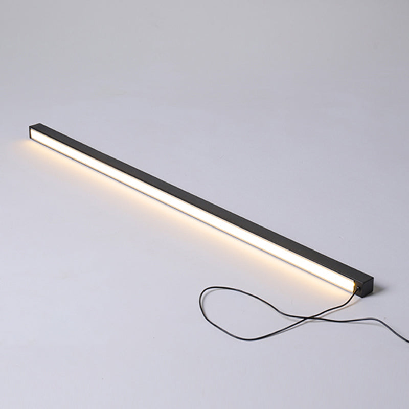 Aluminium staafvormige vloerlicht Minimalistische woonkamer LED -vloerlamp tegen muur