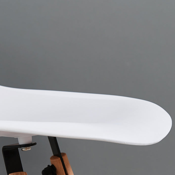 Chaise de salle à manger en plastique de style contemporain