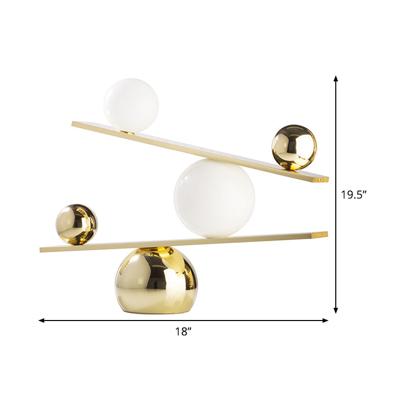 2 Heads soggiorno Attività illuminazione lampada da scrivania moderna oro con tonalità globale in vetro lattiginoso