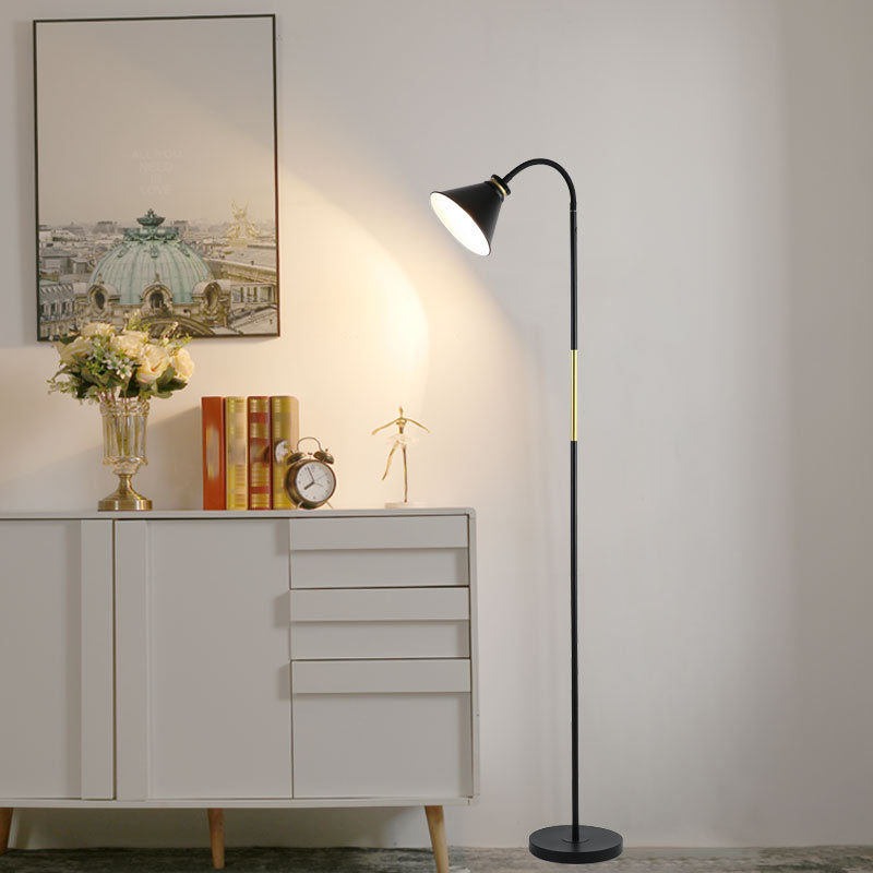 Eisen konische Stehlampe Makkaronstil 1-Licht-Stand-up-Lampe mit flexibles Arm