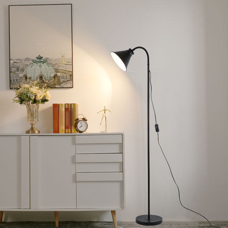 Eisen konische Stehlampe Makkaronstil 1-Licht-Stand-up-Lampe mit flexibles Arm