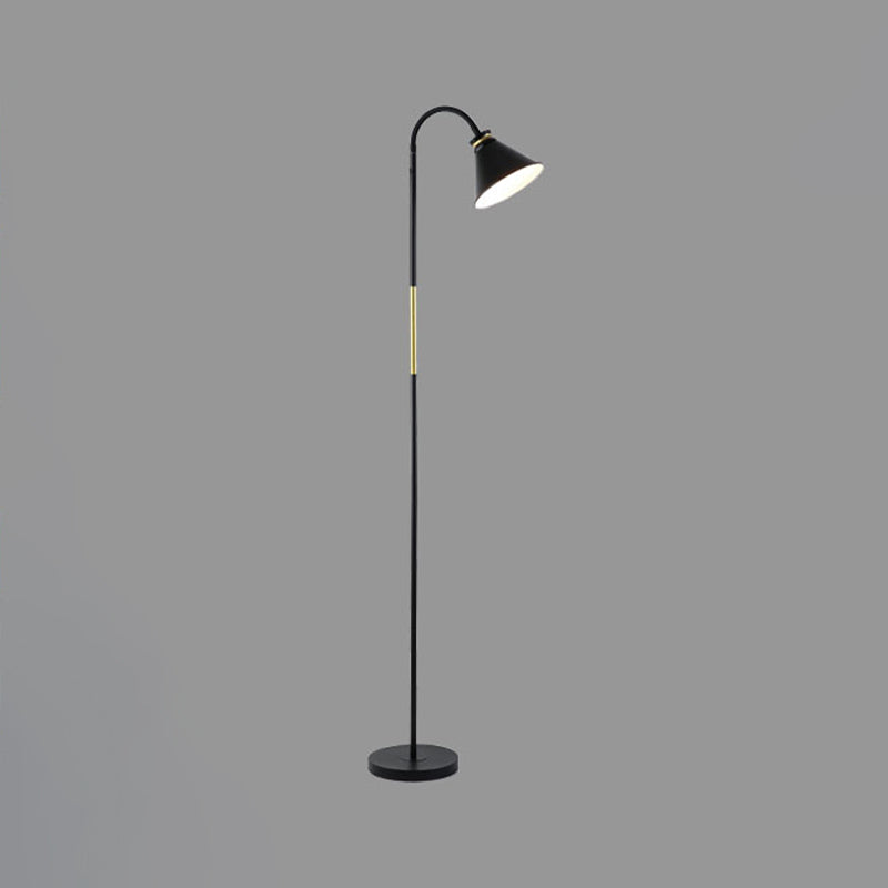 Eisen konische Stehlampe Makkaronstil 1-Licht-Stand-up-Lampe mit flexibles Arm