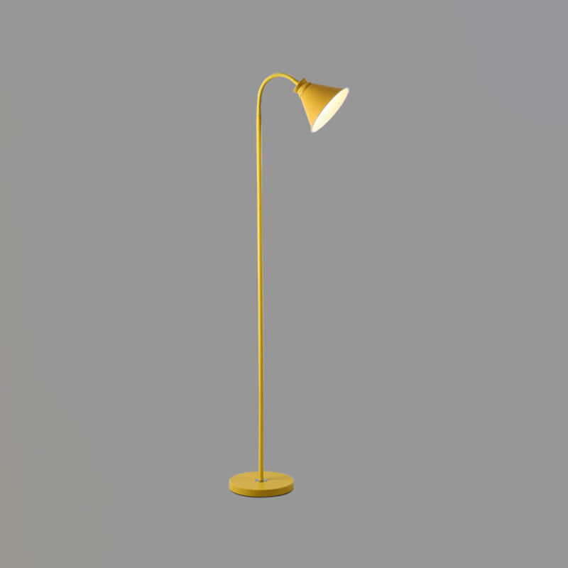 Eisen konische Stehlampe Makkaronstil 1-Licht-Stand-up-Lampe mit flexibles Arm