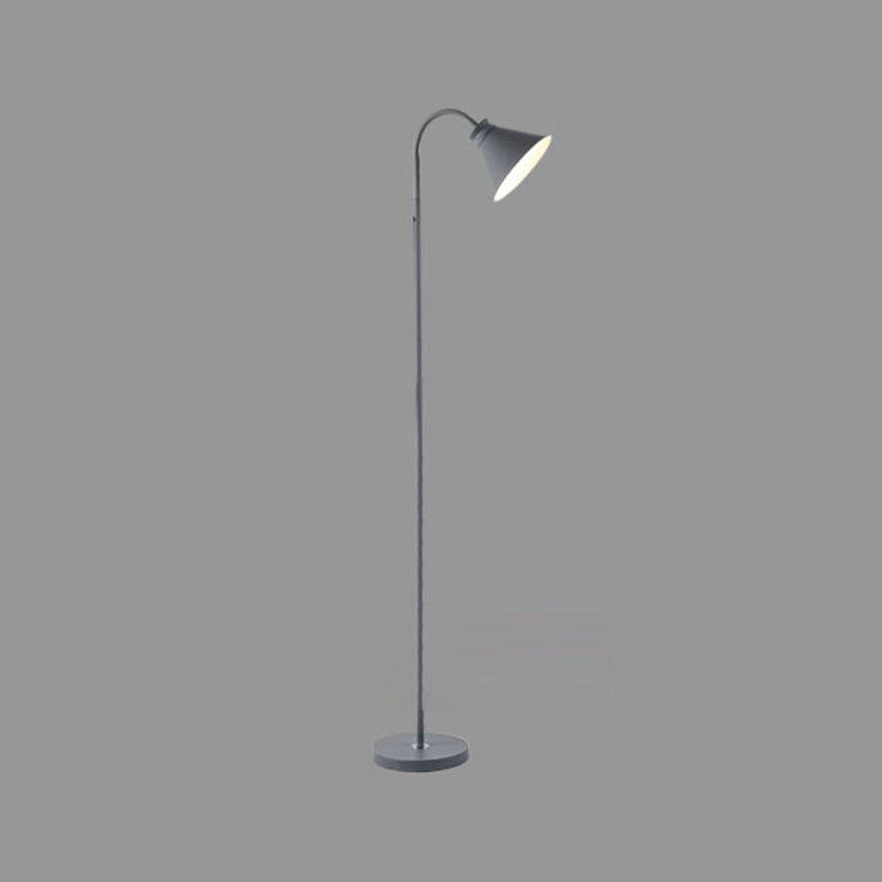 Eisen konische Stehlampe Makkaronstil 1-Licht-Stand-up-Lampe mit flexibles Arm