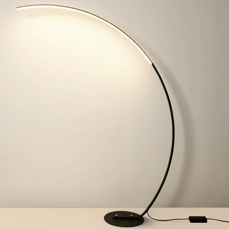 Lampadaire LED minimaliste moderne lampadaire en aluminium linéaire avec une teinte acrylique