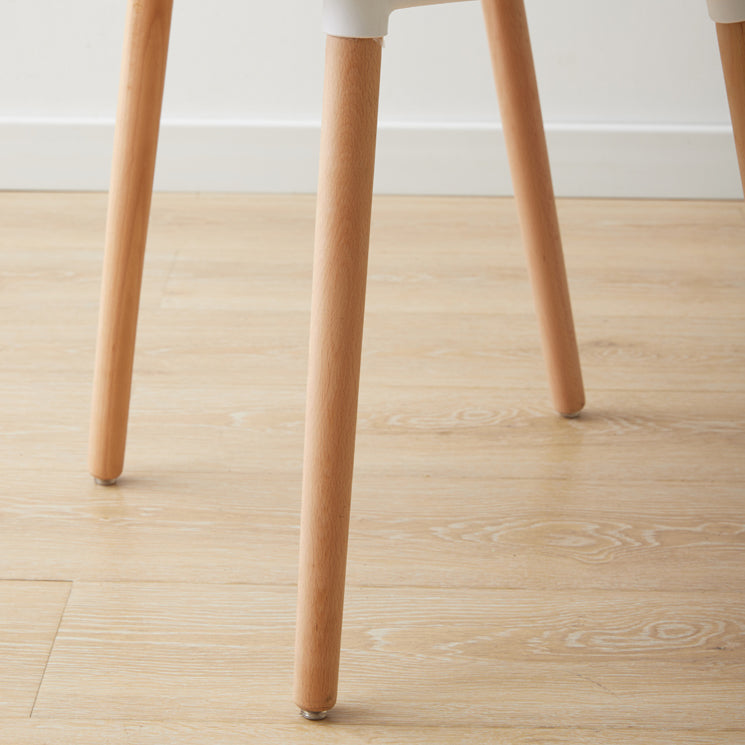 Chaises de bras de salle à manger scandinave des fauteuils en plastique avec des pattes en bois (ensemble de 4)