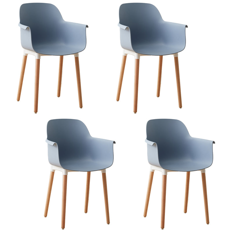 Chaises de bras de salle à manger scandinave des fauteuils en plastique avec des pattes en bois (ensemble de 4)