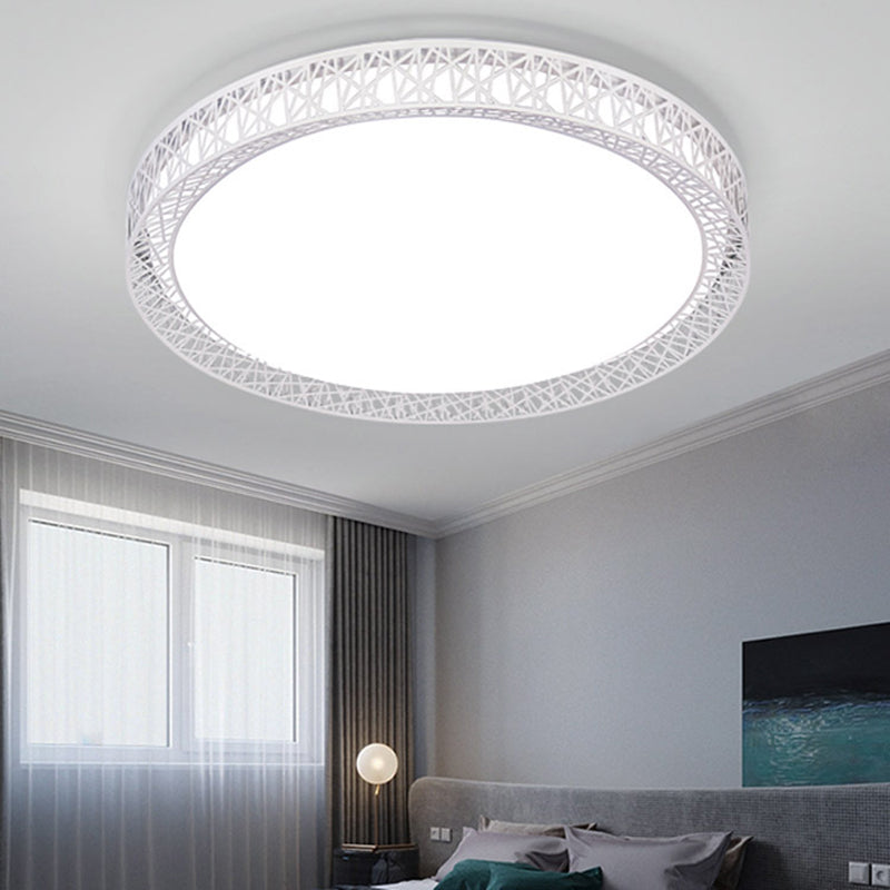 1-Light Round Flush Ceiling Light Fixture Modern Style Metal Led Flush Mount in White