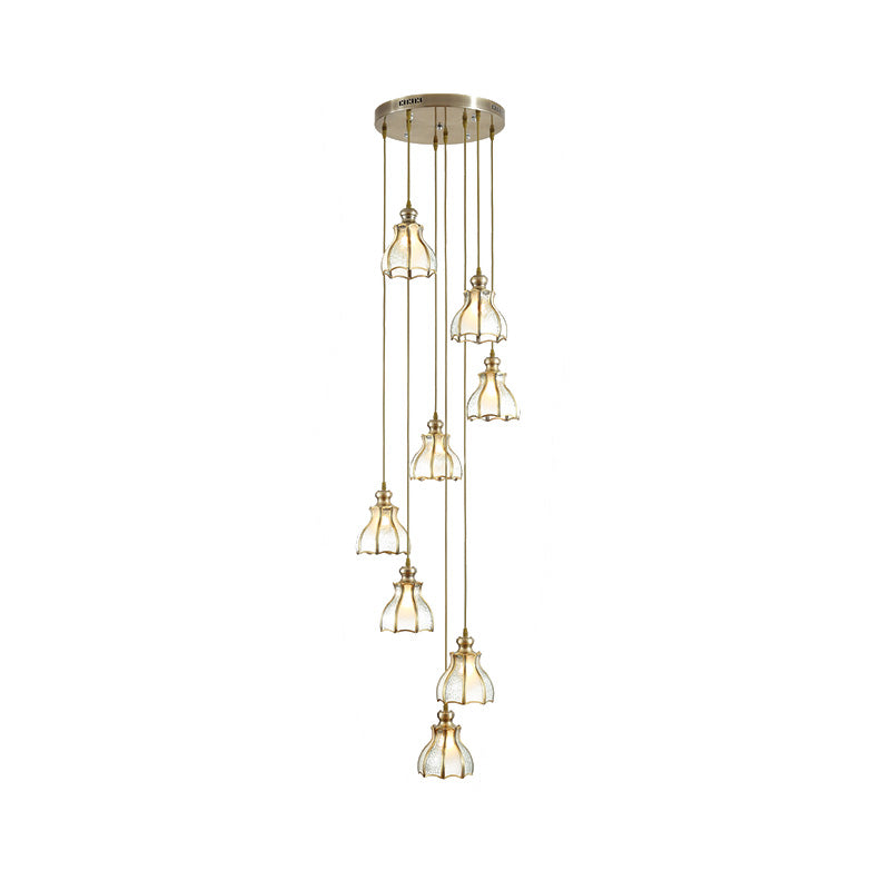 Koloniaal spiraal plafondlicht 8 lampen metalen cluster hanglamp in goud met matglasschaduw