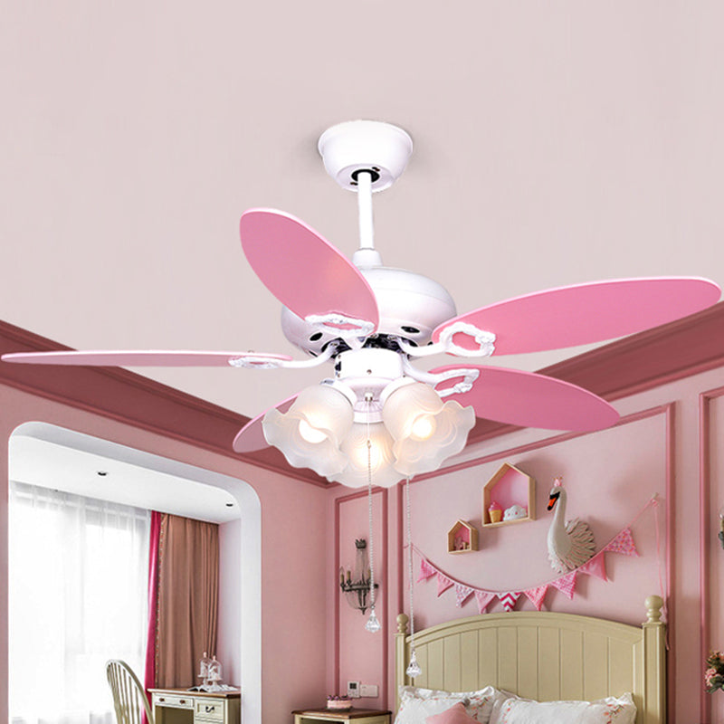 3-Bulb Semi Flush Light Kids Bedroom 5 lames roses suspendues avec une teinte en verre d'opale florale, 42 "W