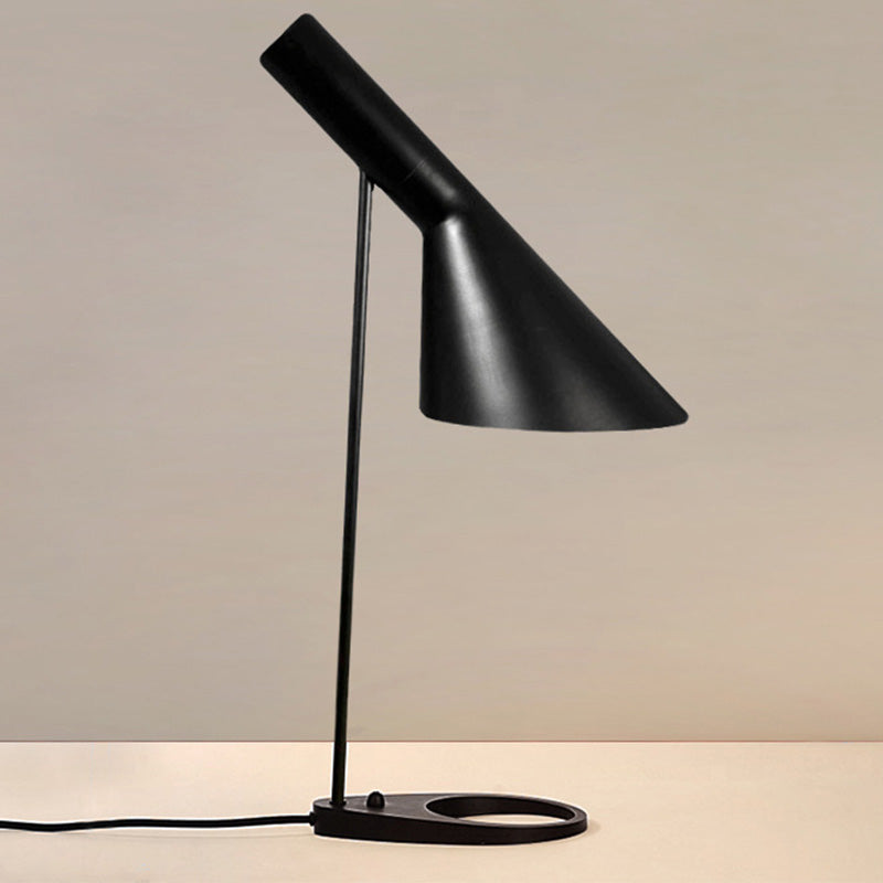 1 lampliptaakverlichting Moderne zwarte nachttafellamp met wijd uitlopende metalen schaduw
