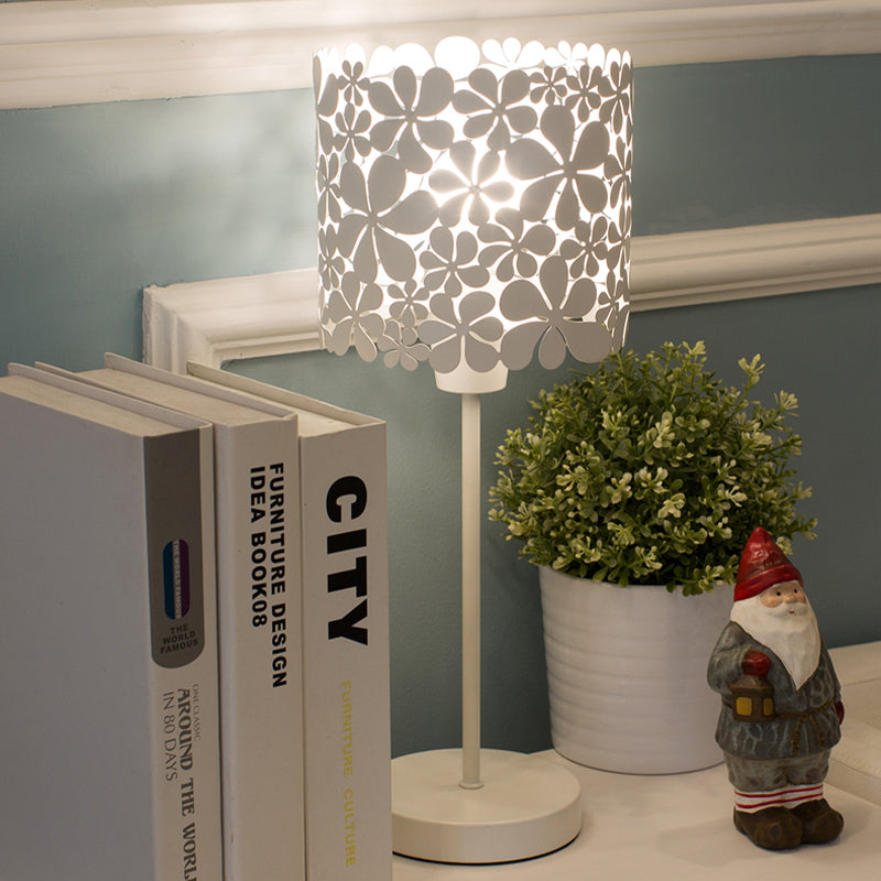 Contemporary 1 Bulb Task Lighting White Flower Small Desk Lamp with Metal Shade